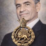 جلد کتاب مدال یقه شیر و خورشید ایران / Persian Lion & Sun Lapel Pin