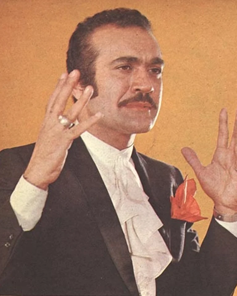 تصویر کارت مقاله فریدون فرخزاد با چهره کامل