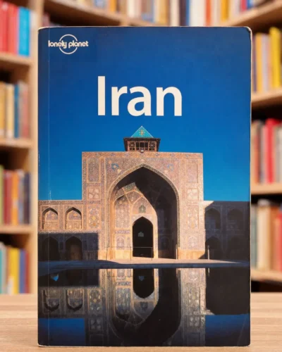 جلد روی کتاب دست‌دوم Lonely Planet Iran، ویرایش چهارم ۲۰۰۴، راهنمای سفر ایران
