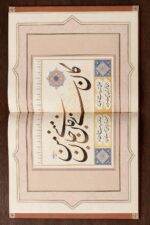 صفحه‌آرایی تذهیب‌شده و خوشنویسی درشت فارسی در گزیده غزلیات شمس تبریزی آبان | Large Persian calligraphy with illuminated page decoration
